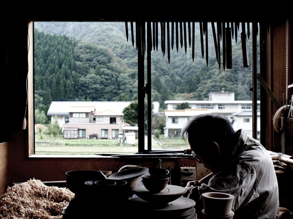 Woodturner in Yamanaka.